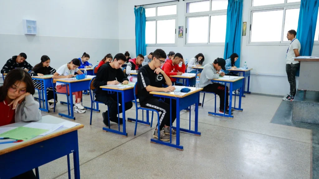 Guide 2026 : Étudier à l&rsquo;étranger après le Bac Marocain (Démarches, Coûts et Destinations)