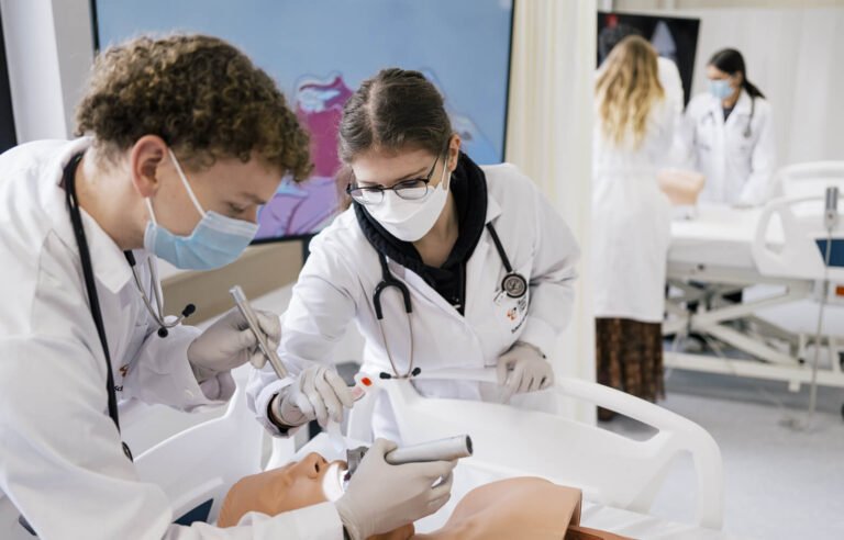 Étudier la Médecine aux États-Unis : Réalités et Procédures pour les Marocains